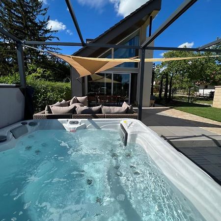 Beige Villa 巴拉腾肯尼斯 外观 照片